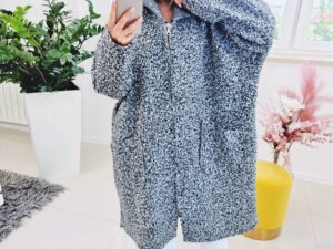 Bluza Plus Size Supełkowa z Bukli Oversize Ciemno Szary Melanż
