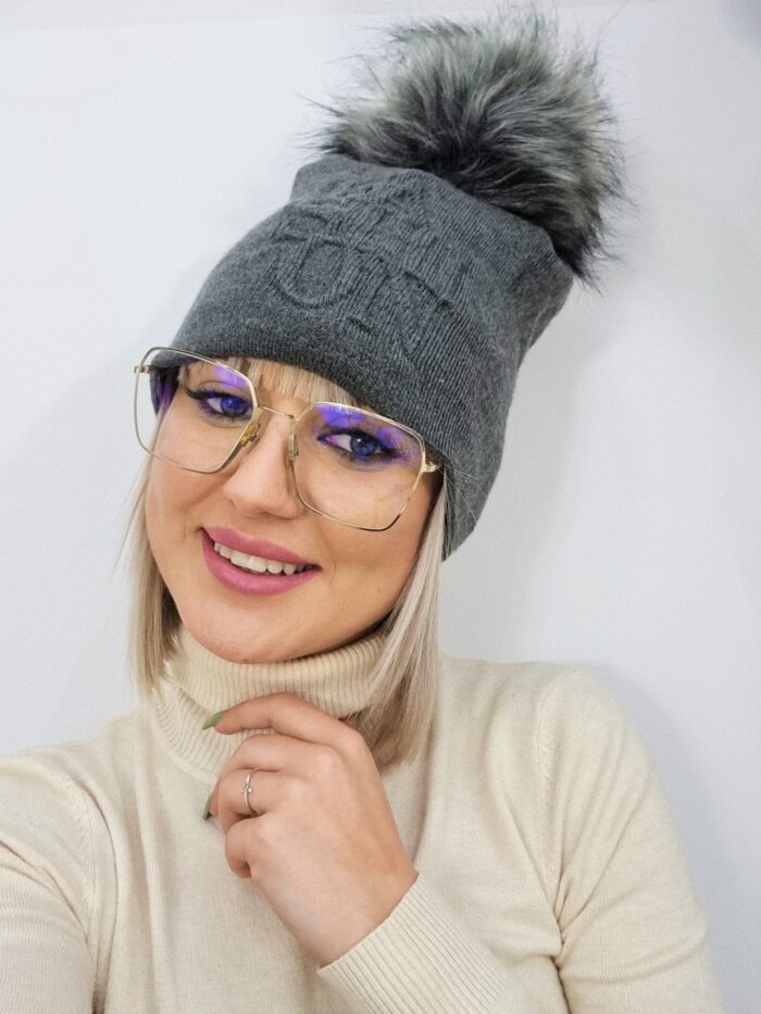 Czapka Zimowa Z Pomponem Fashion Ciemno Szara - obrazek 2