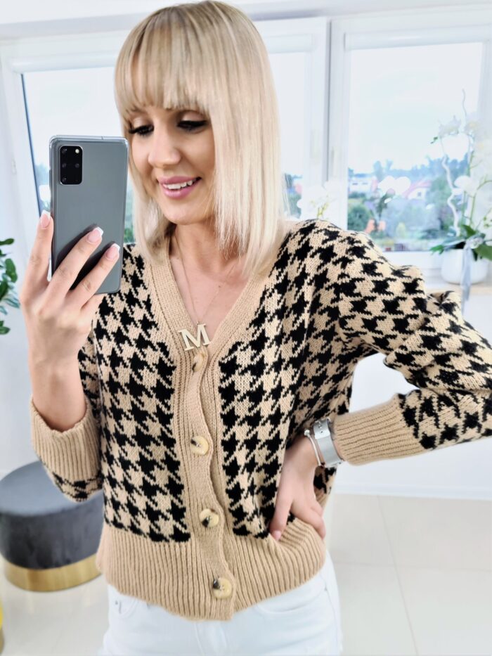 Sweter Zapinany Na Guziki W Pepitkę Karmelowy