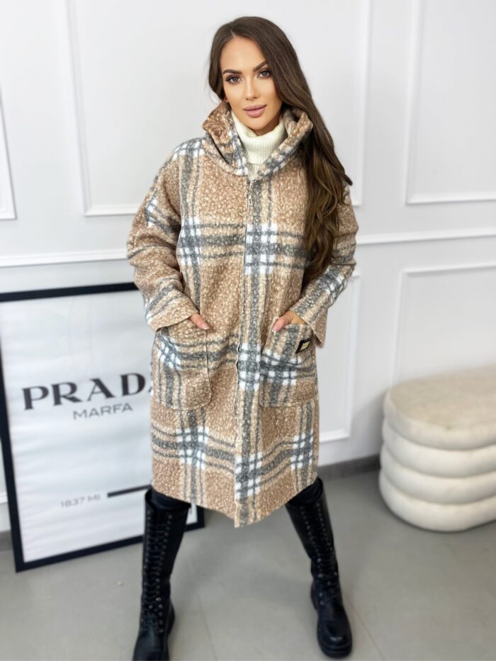 Płaszczyk z Bukli Oversize Karmelowy w Krate Plus Size - obrazek 4