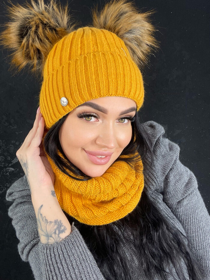 Komplet Zimowy Czapka + Komin Tuba Musztardowy Dwa Pompony - obrazek 2