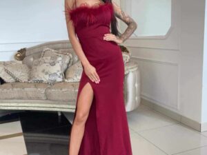 Sukienka Dopasowana Margarita z Piórkami Bordowa<span> - </span>38/M