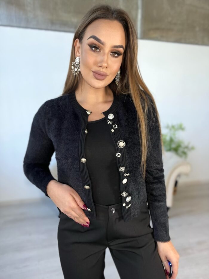 Sweter Alpaka Zapinany Z Ozdobami Czarny