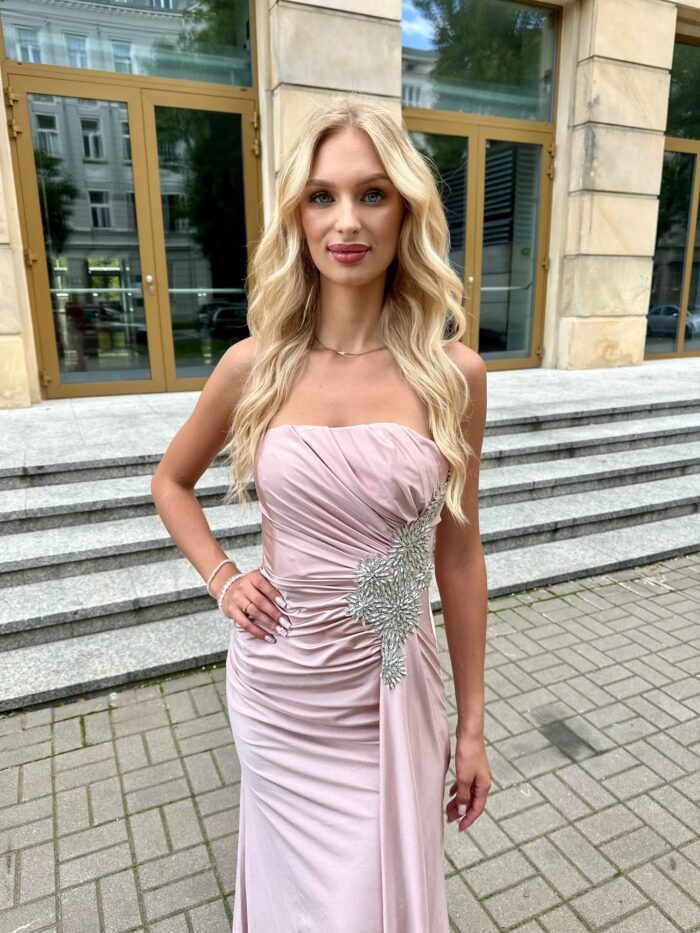 Sukienka Maxi Dopasowana Ombre Pudrowy Róż - Image 5
