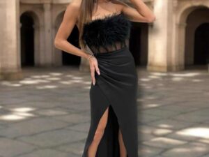 sukienka gorsetowa z piórami, sukienka wieczorowa z piórkami, elegancka sukienka na wesele, modna sukienka 2025, sukienka glamour z piórkami.