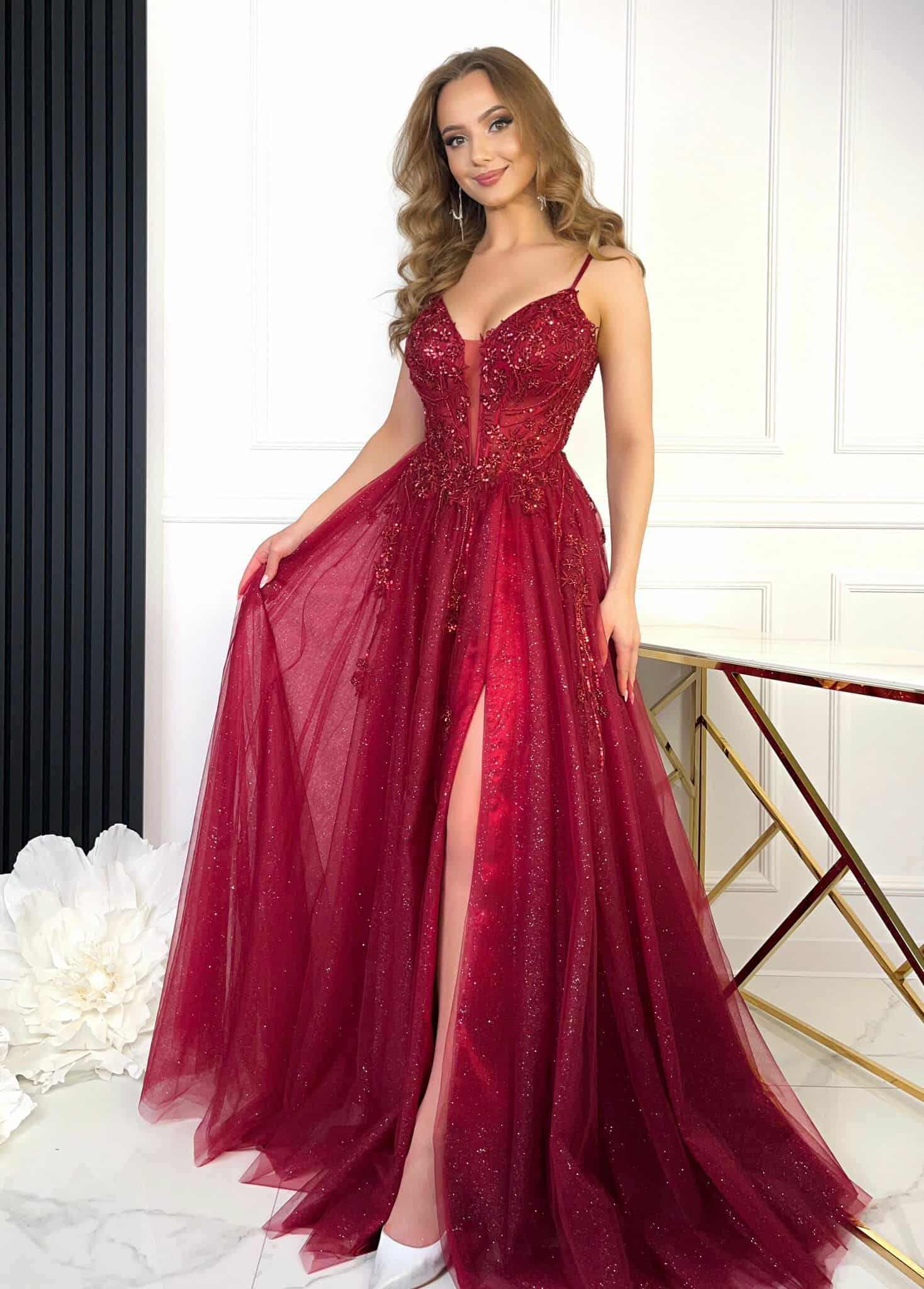 Sukienka Tiulowa Latte Na Ramiączkach Bordowa