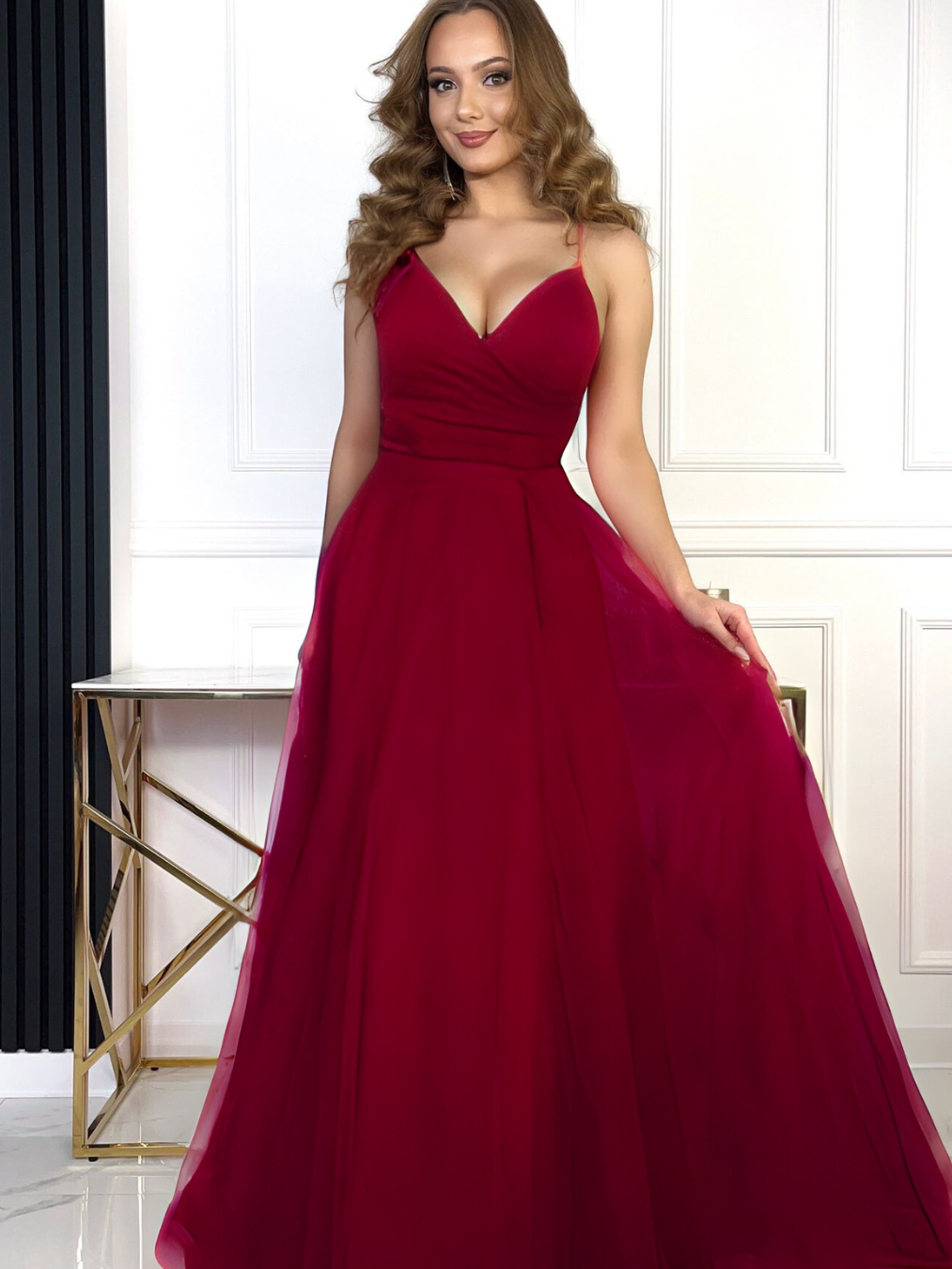 Sukienka Tiulowa Wiązana Venus Bordowa