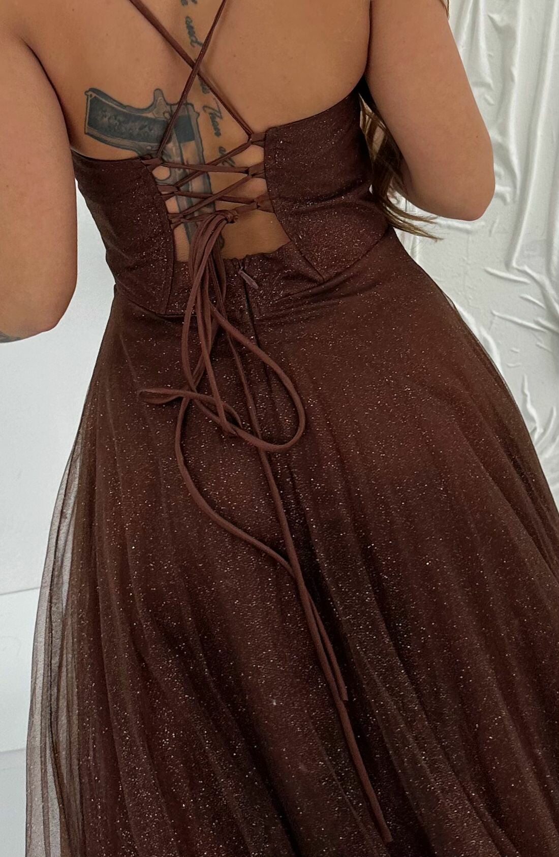 Sukienka Tiulowa Wiązana Venus Czekoladowa 3 Sukienka Tiulowa Wiązana Venus Czekoladowa - obrazek 3