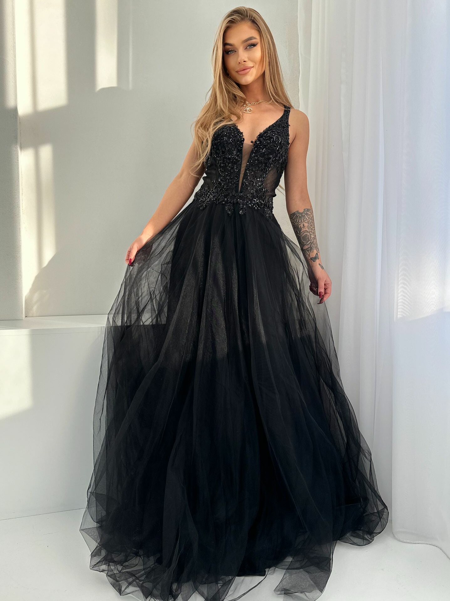 Sukienka Na Ramiączkach Marina Tiulowa Czarna