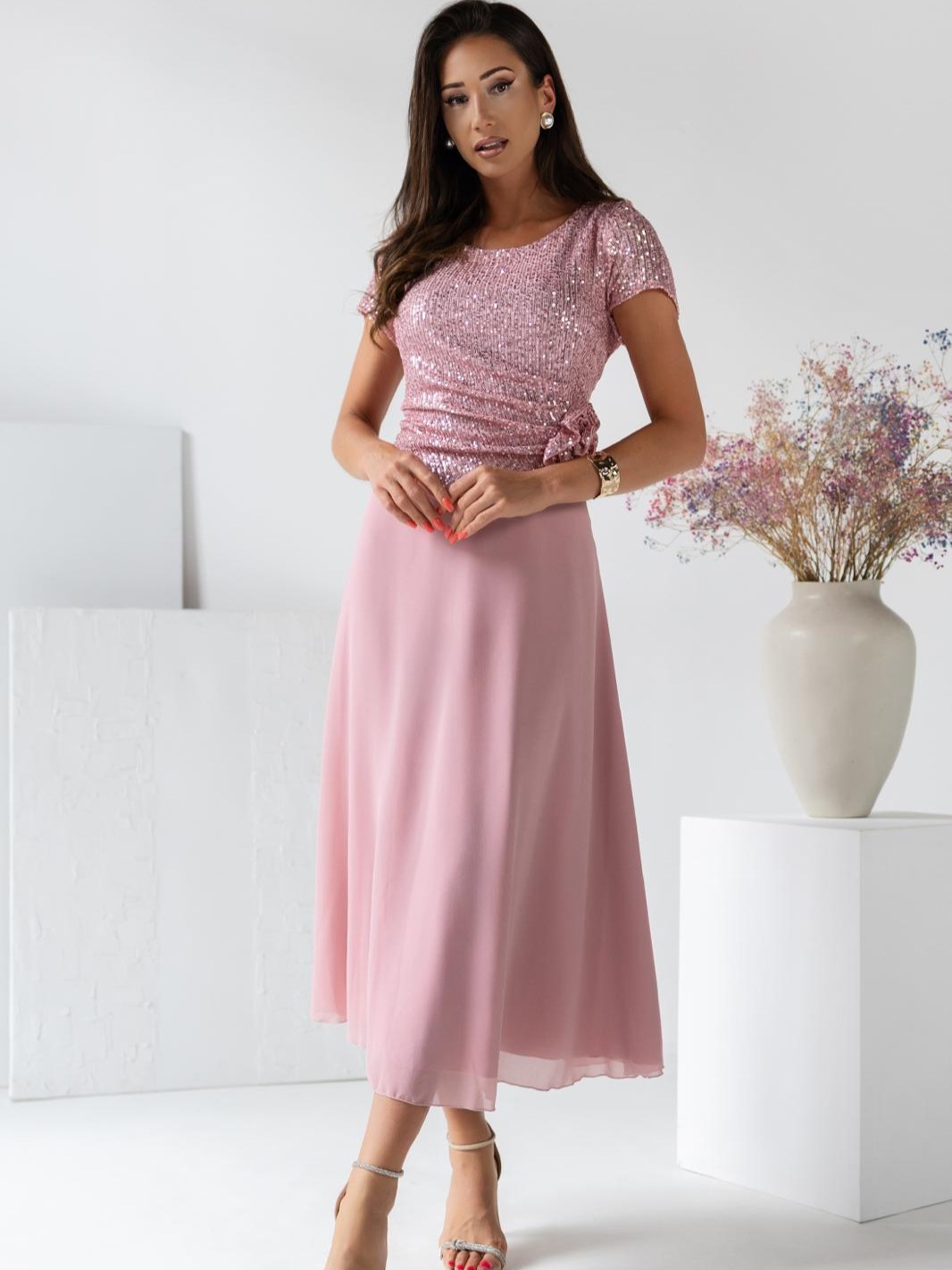 Sukienka Midi Z Cekinami Róża Pudrowy Róż