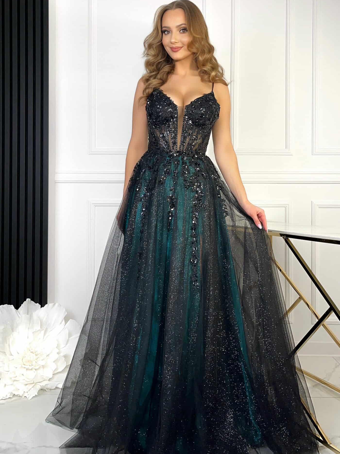 Sukienka Tiulowa Na Ramiączkach Fererro Czarna Z Zielenią