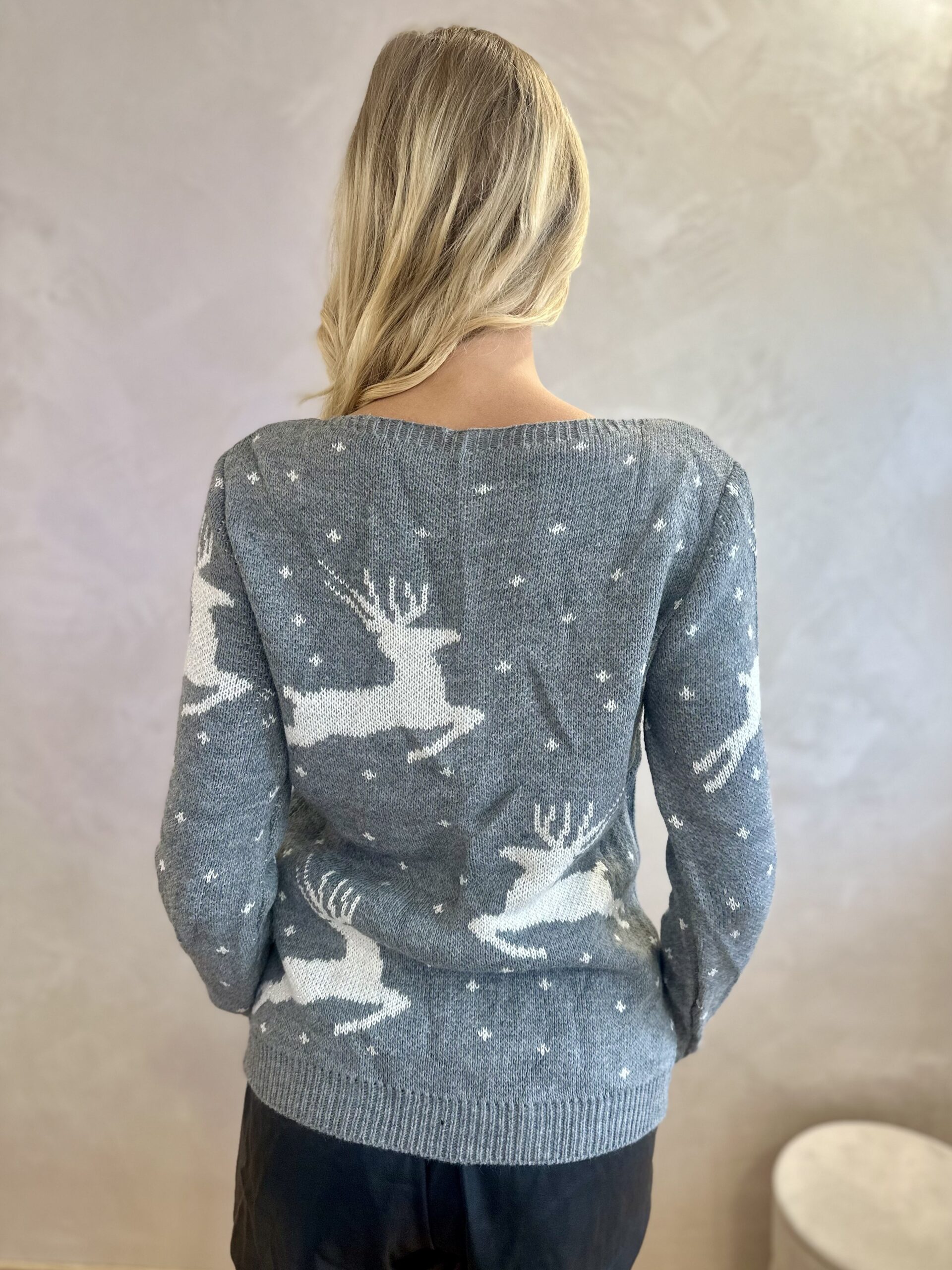 Sweter Świąteczny Jelonki Ze Srebrną Nitką Ciemno Szary 6 Sweter Świąteczny Jelonki Ze Srebrną Nitką Ciemno Szary – Obrázok 6