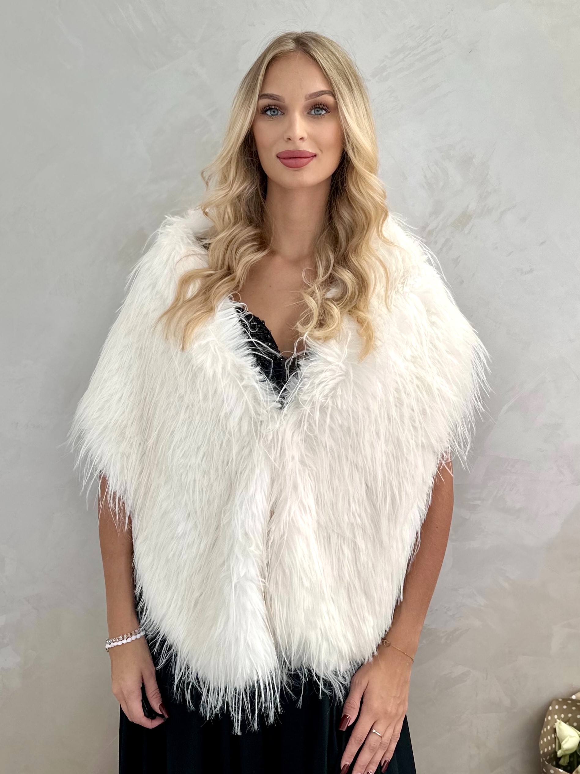 Bolerko Futrzane Długi Włos Ecru