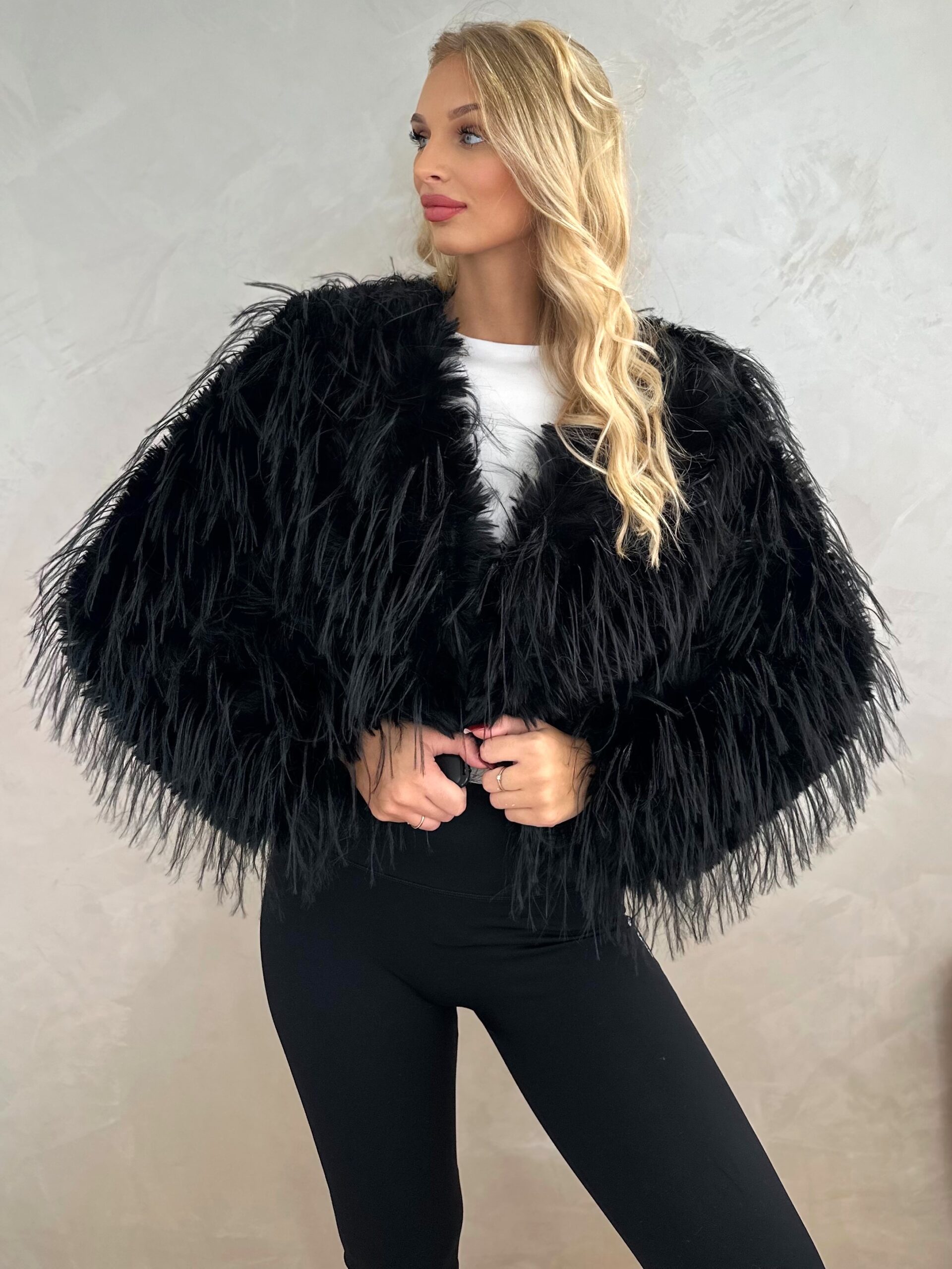 Futerko Krótkie Długi Włos Czarne z Kołnierzem