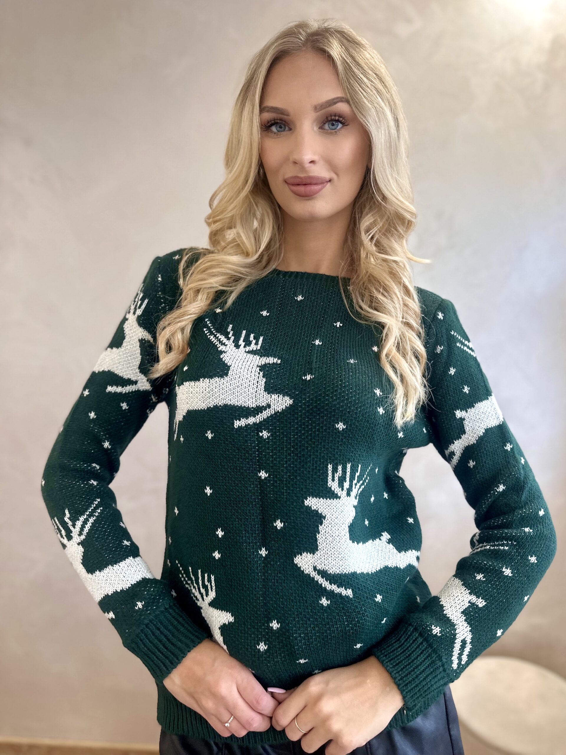 Sweter Świąteczny Jelonki Ze Srebrną Nitką Butelkowa Zieleń 5 Sweter Świąteczny Jelonki Ze Srebrną Nitką Butelkowa Zieleń – Obrázok 5