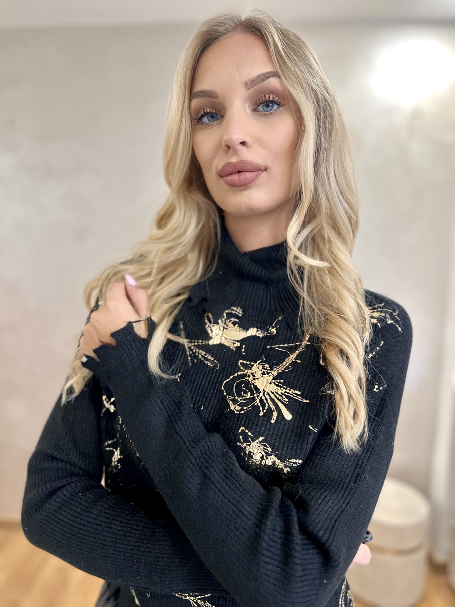 Sweter Krótki z Golfem w Wzory Czarny