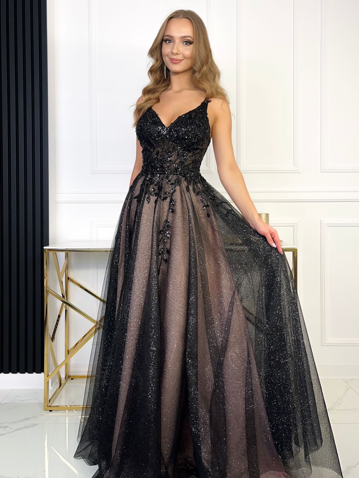 Sukienka Tiulowa Na Ramiączkach Fererro Czarno Różowa