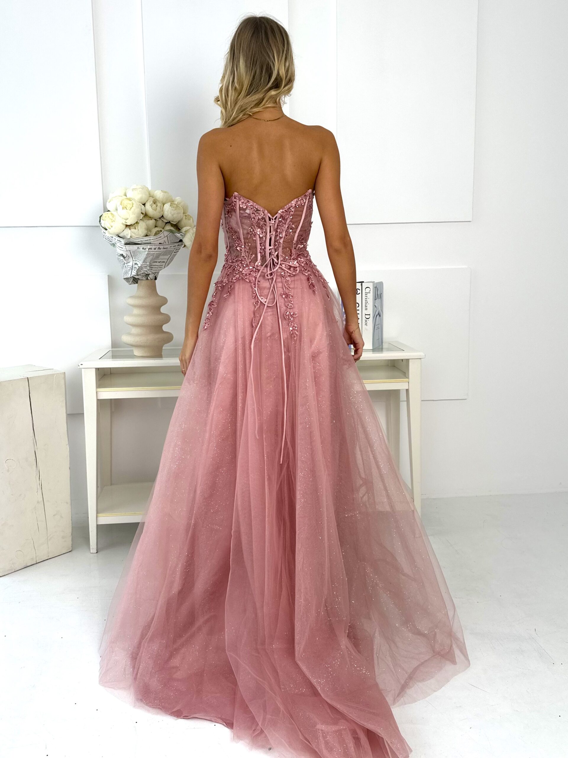 Sukienka Tiulowa Gorsetowa Pudrowy Róż Limoncello 5 Sukienka Tiulowa Gorsetowa Pudrowy Róż Limoncello – Obrázok 5