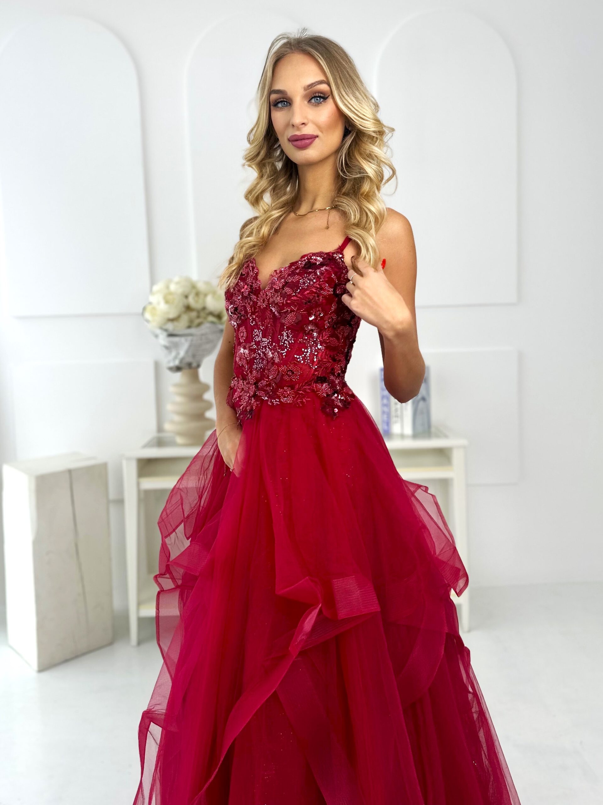 Suknia Maxi Tiulowa Zdobiona Klaresa Bordowa 3 Suknia Maxi Tiulowa Zdobiona Klaresa Bordowa - obrazek 3