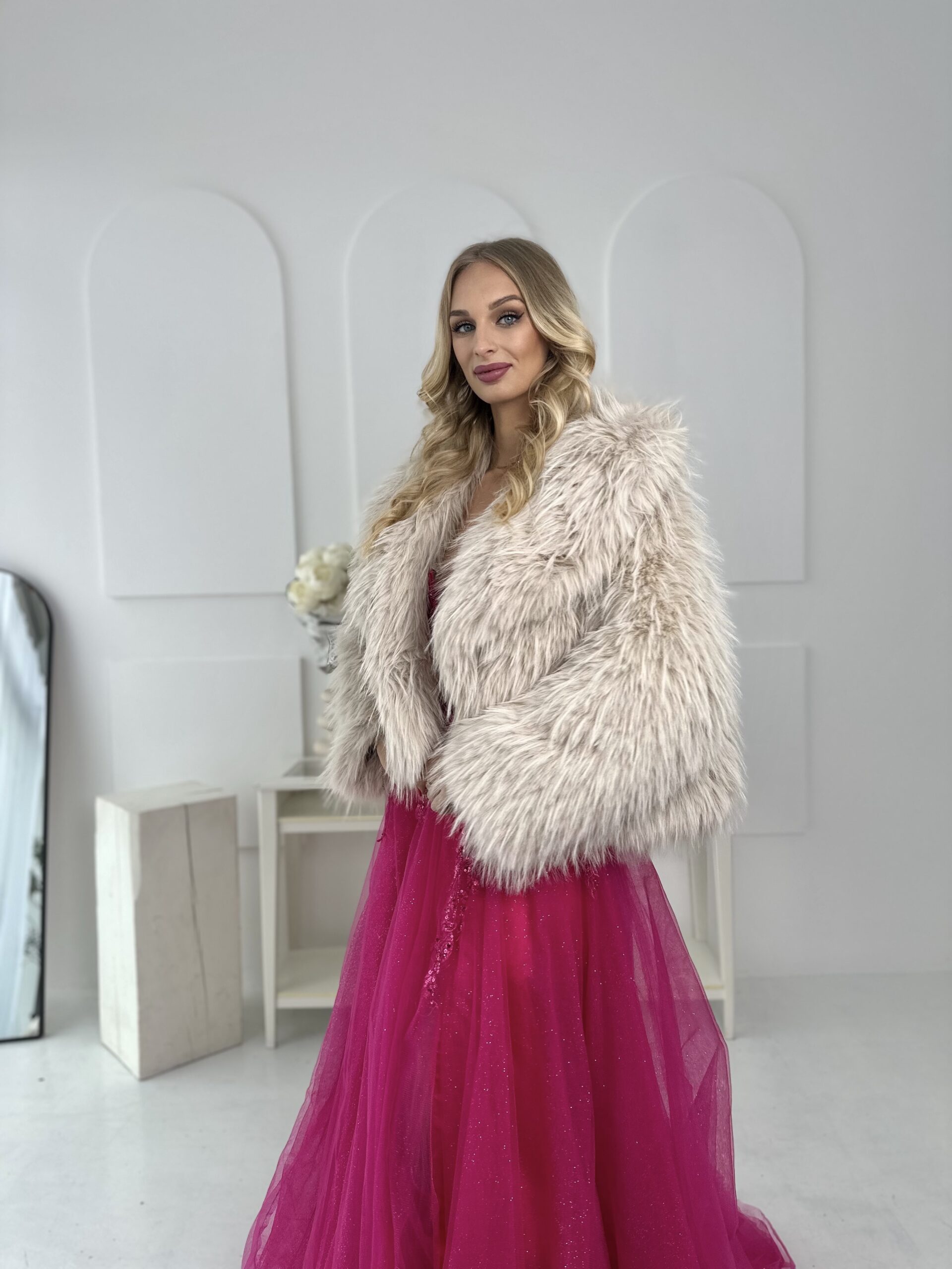 Futerko Krótkie Długi Włos Ecru z Kołnierzem 4 Futerko Krótkie Długi Włos Ecru z Kołnierzem - Image 4