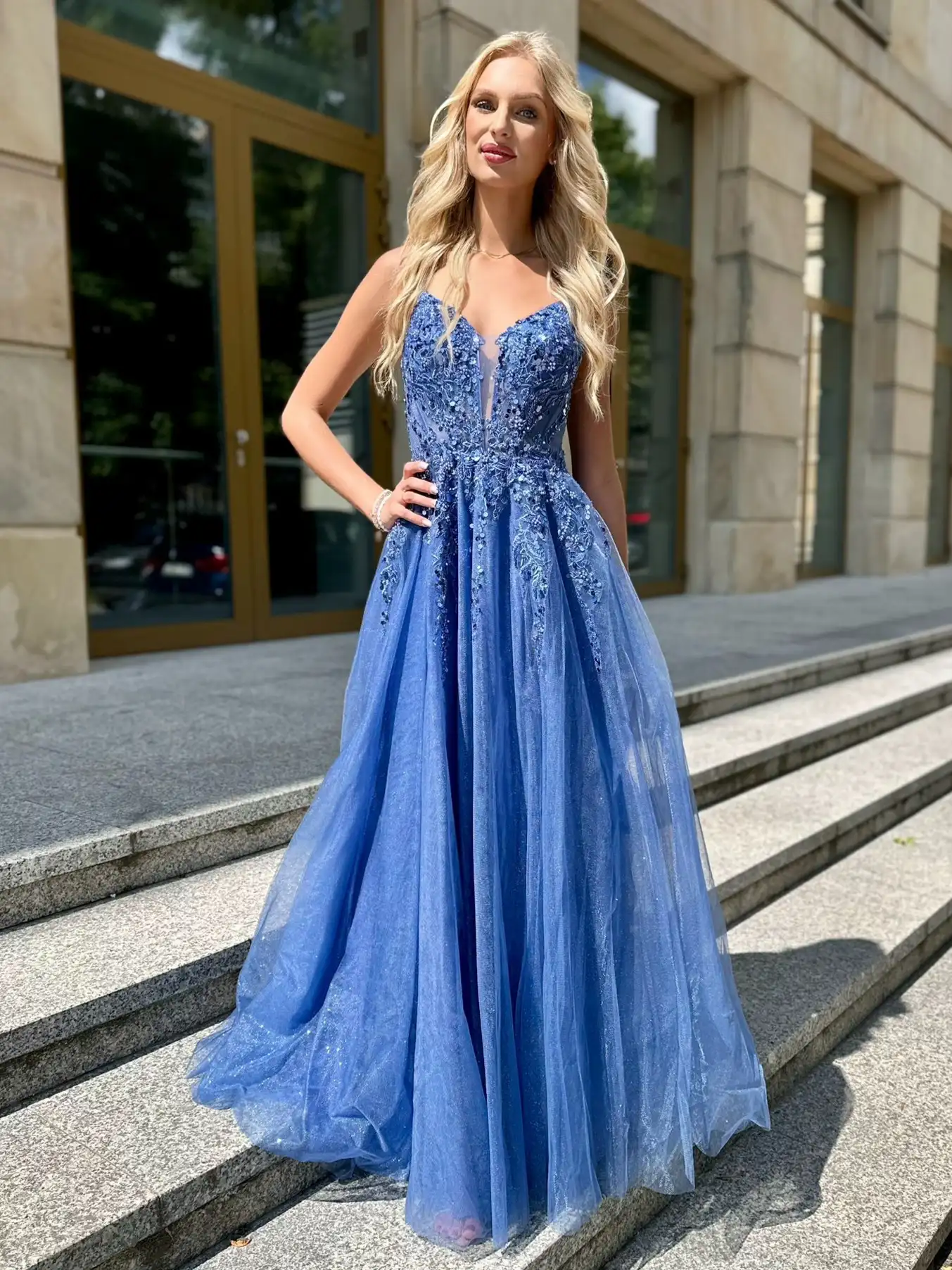 Sukienka na 18-stkę – trendy i propozycje stylizacji 9 Sukienki na osiemnastkę