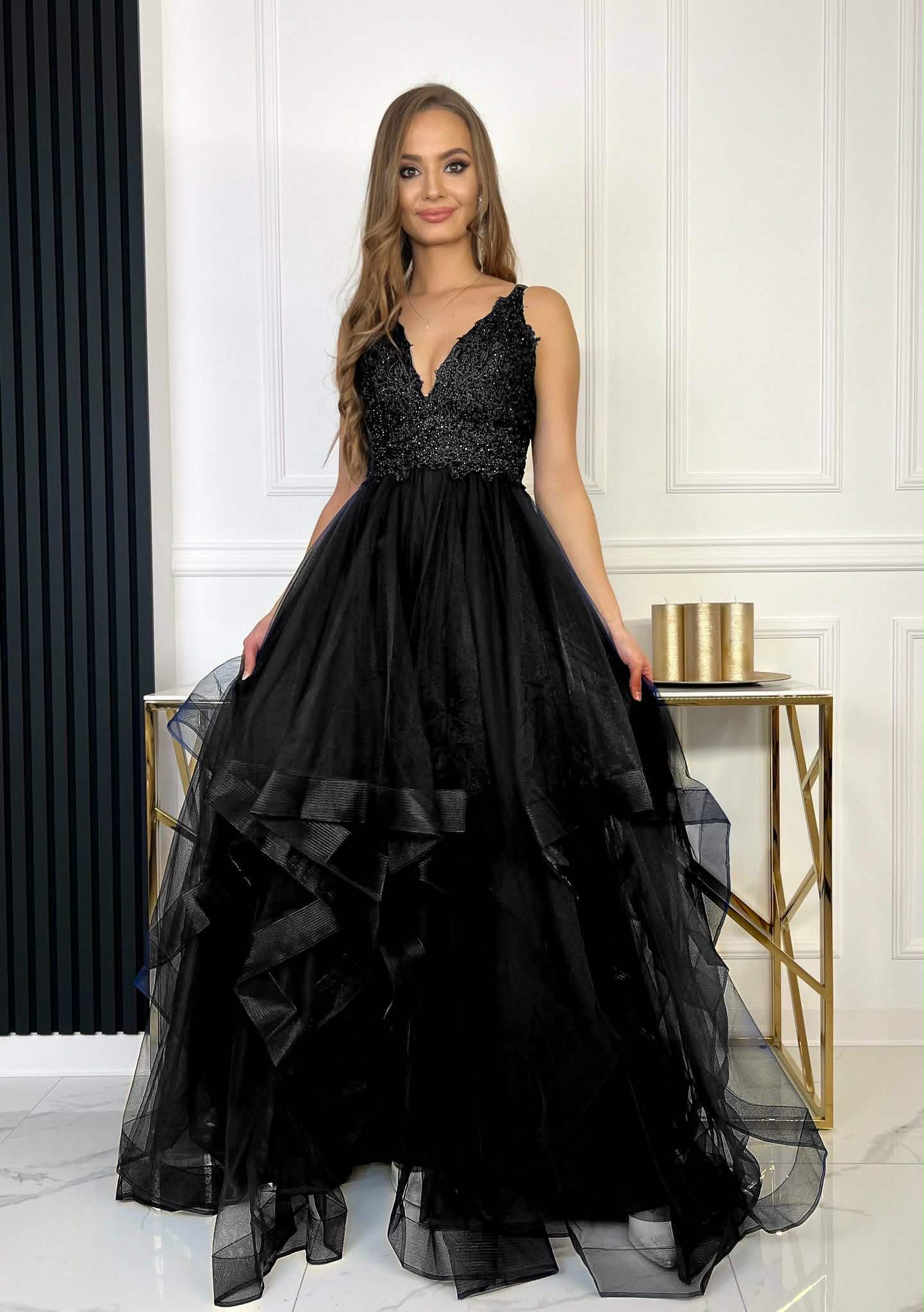 Suknia Maxi Tiulowa z Falbanami Livia Czarna