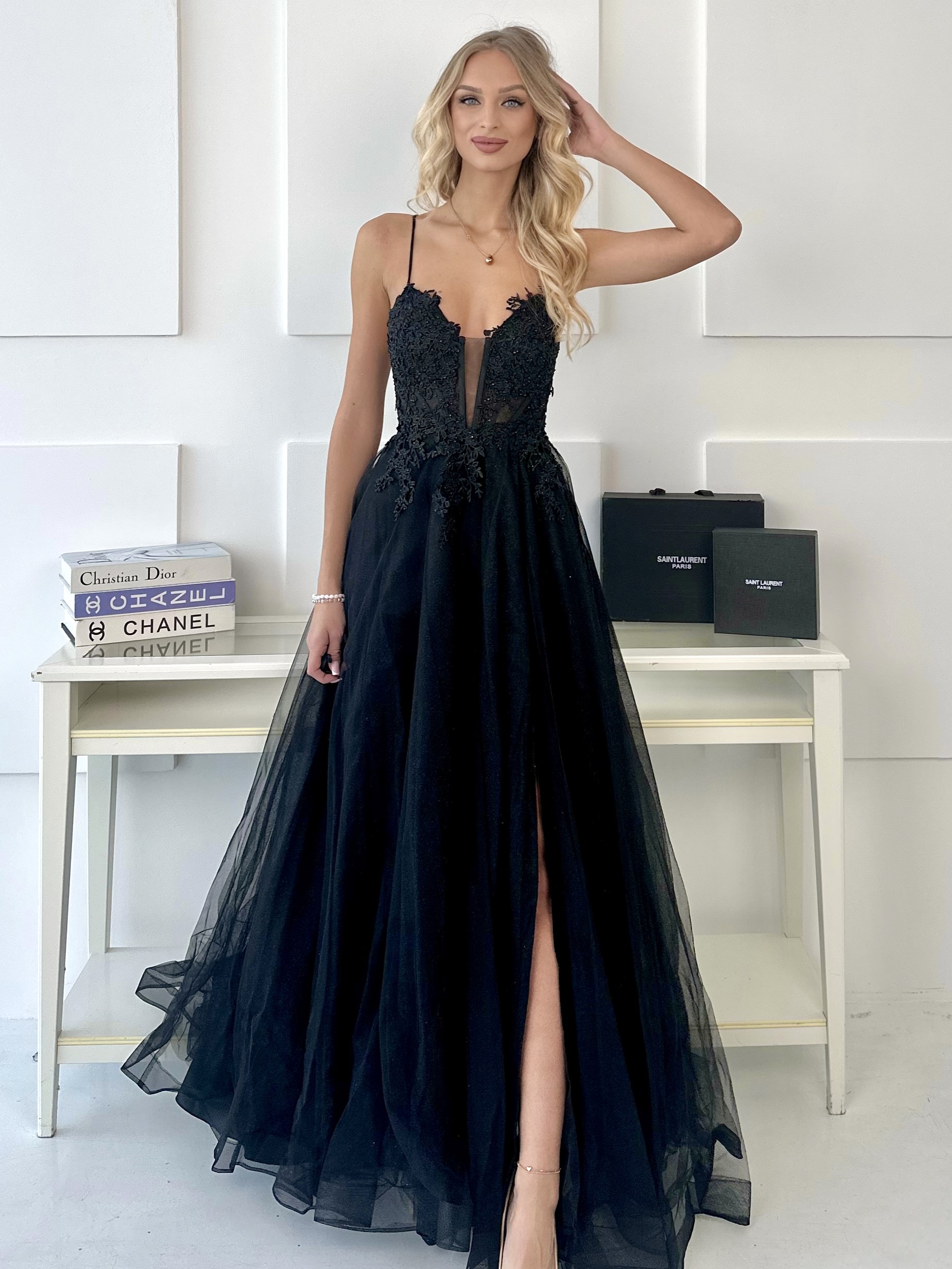 Sukienka Tiulowa Brokatowa Na Ramiączkach Astra Czarna