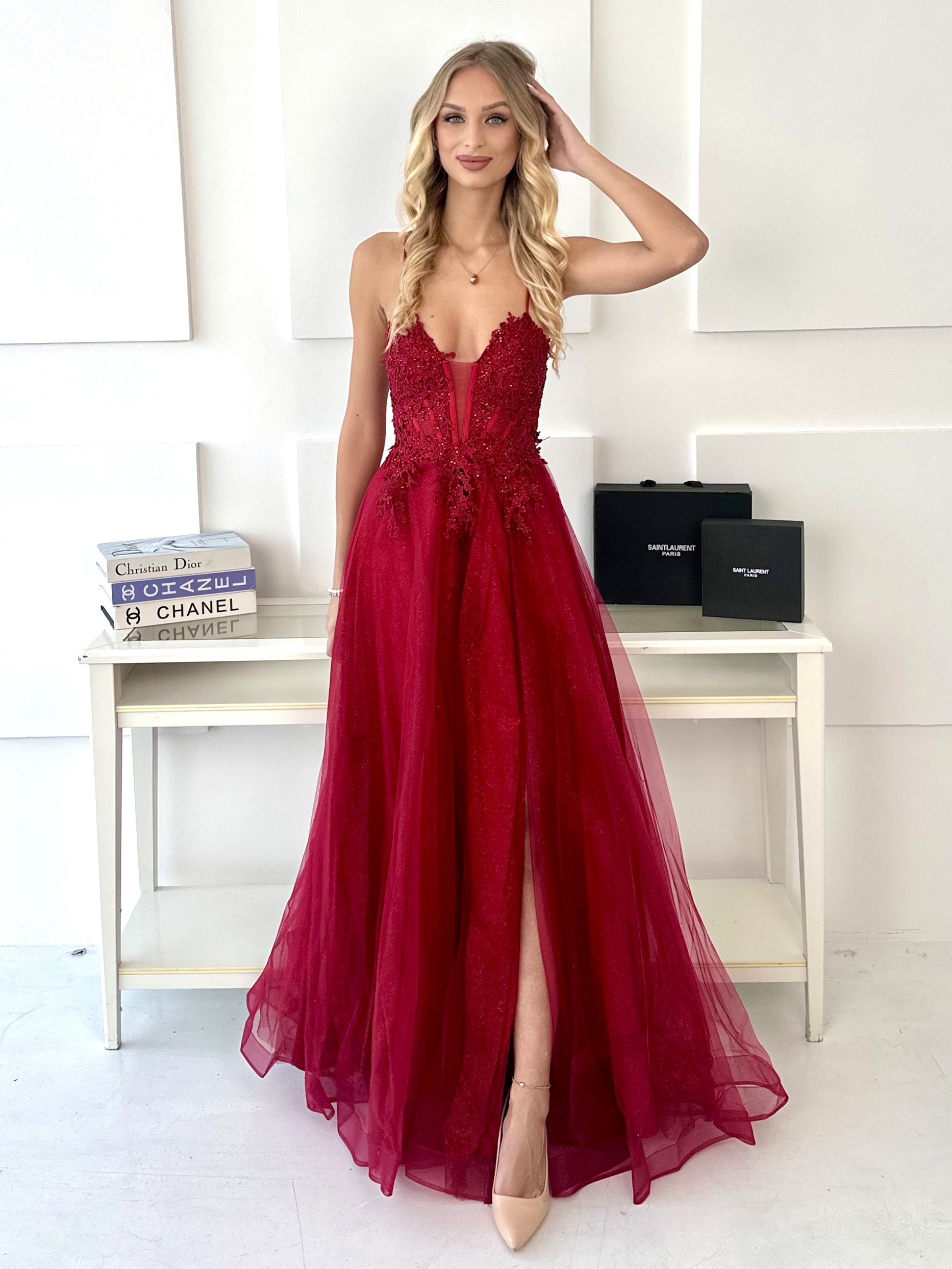 Sukienka Tiulowa Brokatowa Na Ramiączkach Astra Bordowa