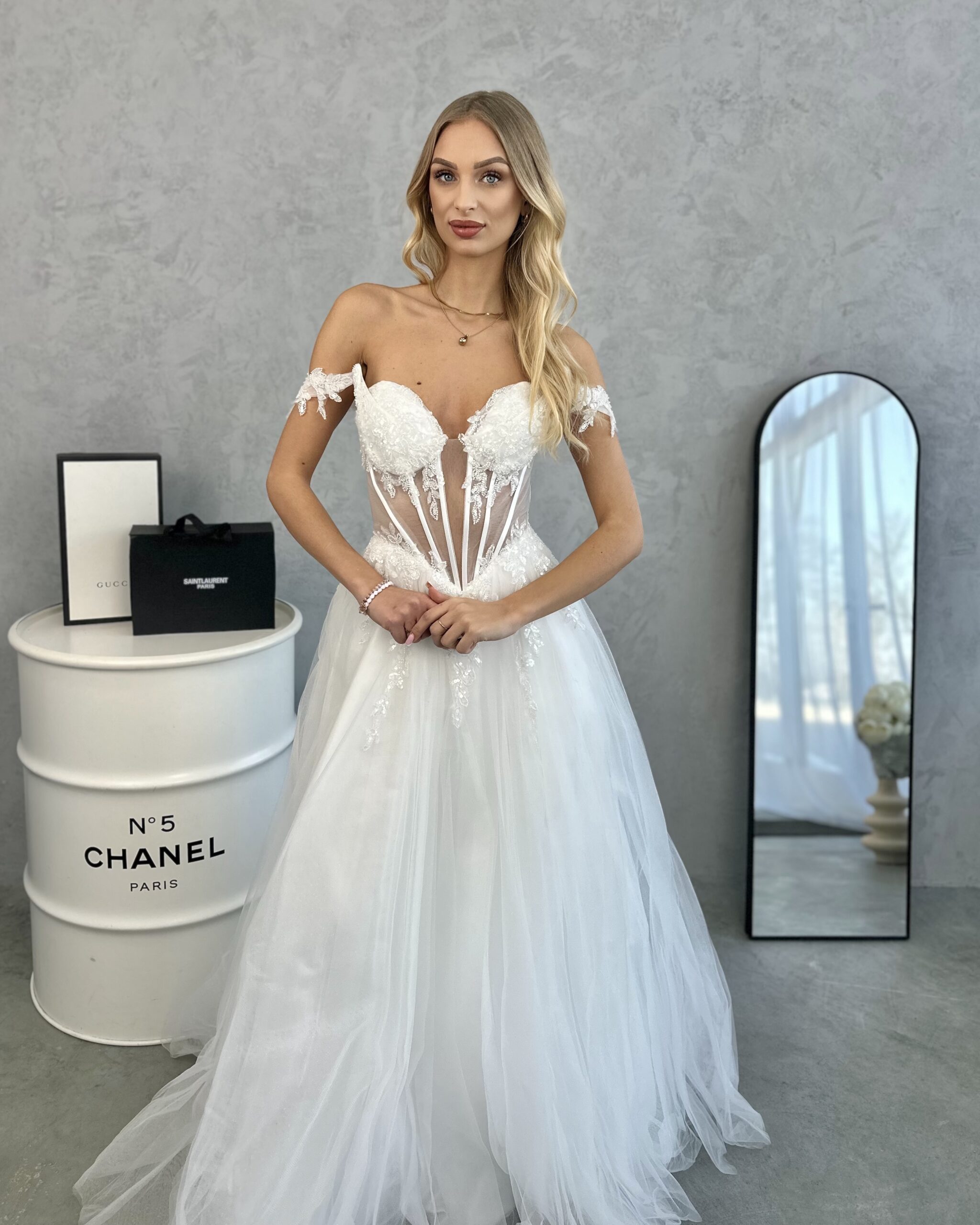 Sukienka Maxi Tiulowa Gorsetowa Ravelle Biała