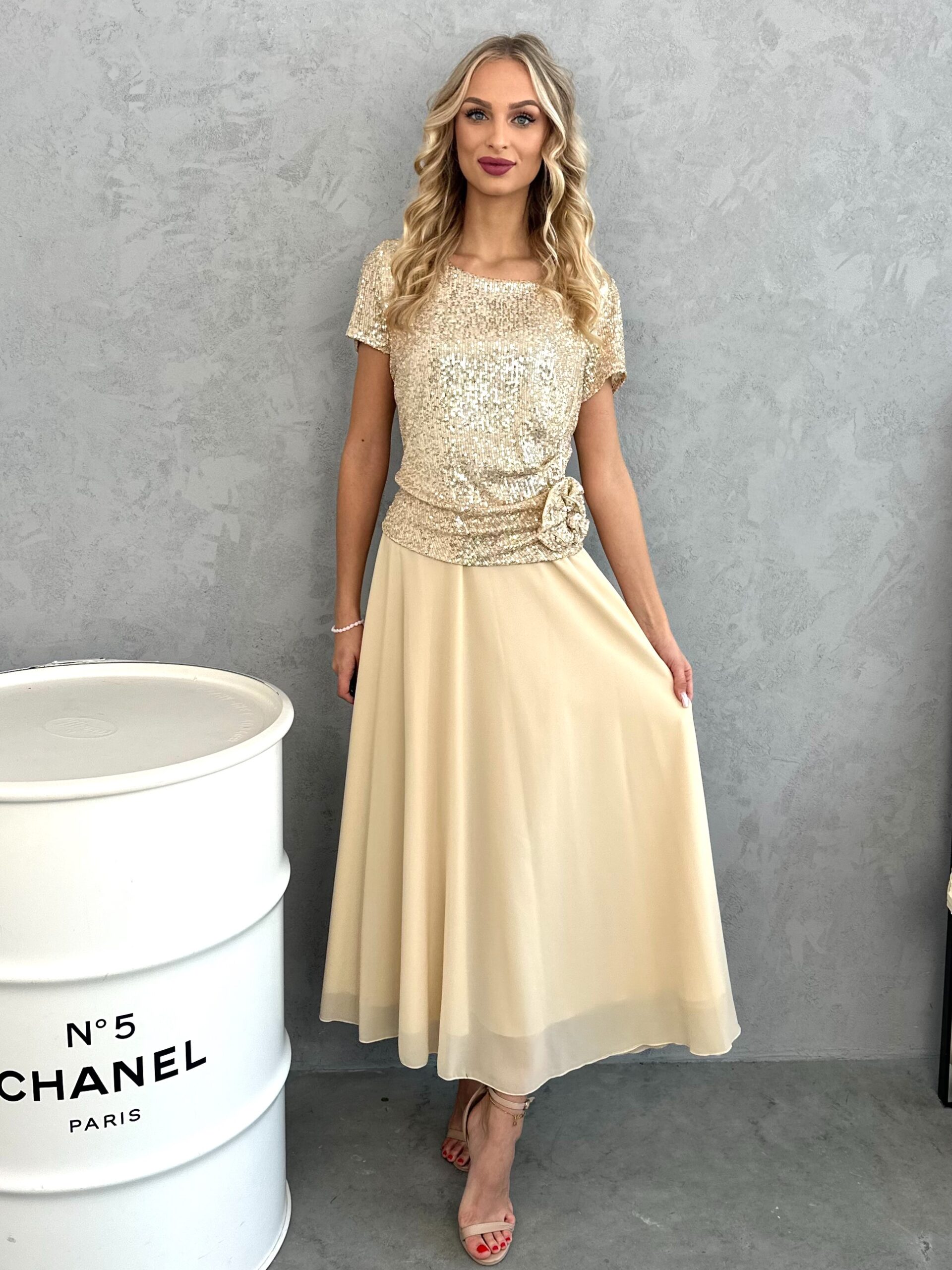 Sukienka Midi Z Cekinami Róża Złota