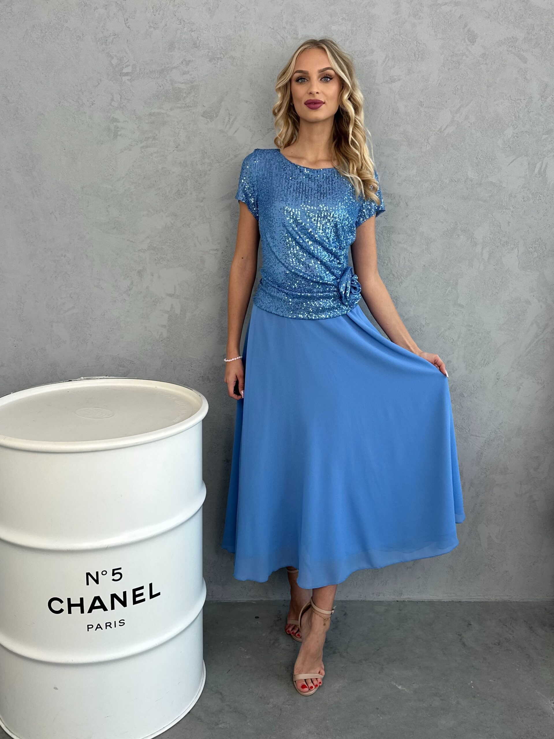 Sukienka Midi Z Cekinami Róża Błękitna