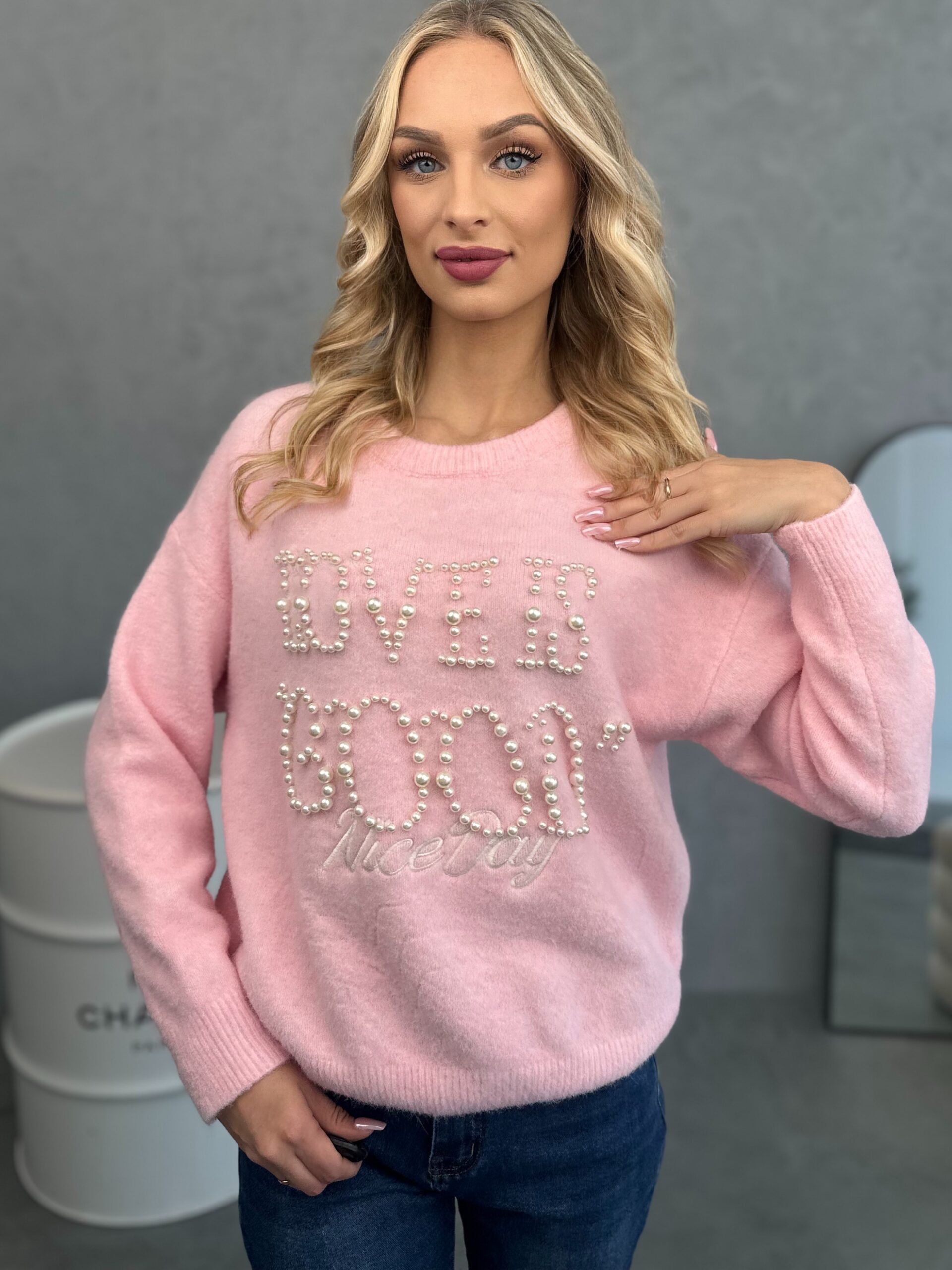 Sweter Różowy Love Is Good