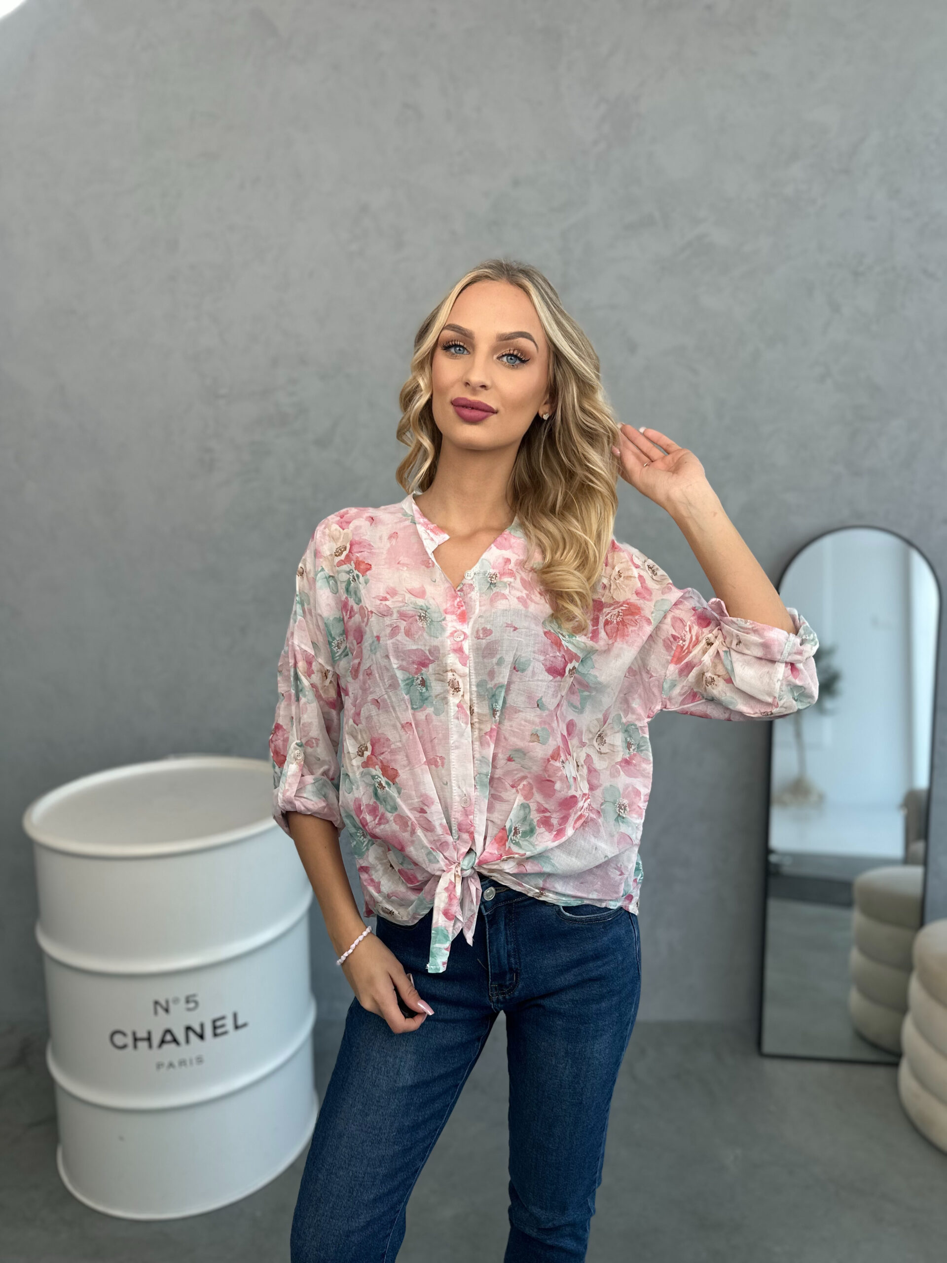 Koszula Wiązana W Kwiaty Biało-Różowa