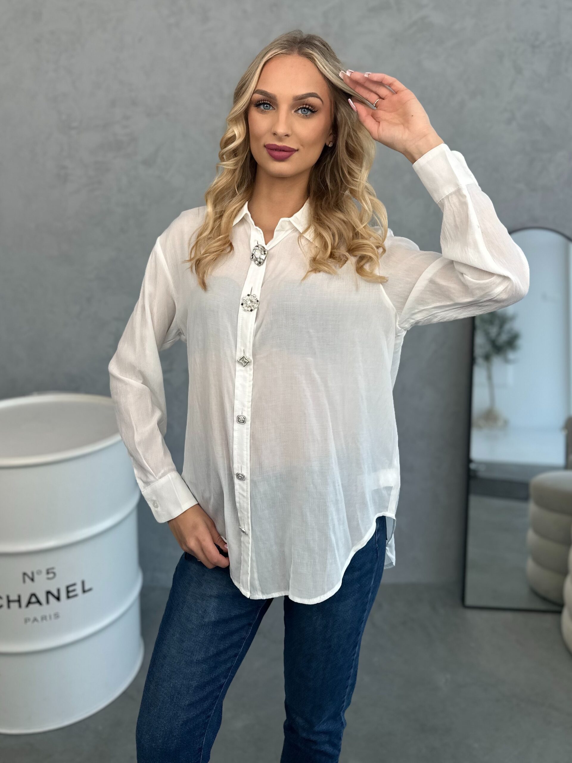 Koszula Klasyczna Z Ozdobnymi Guzikami Aveline Biała