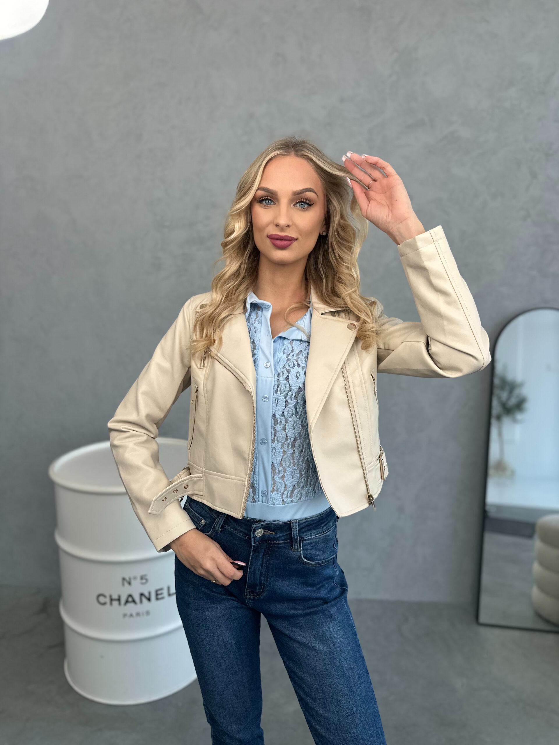 Ramoneska Z Złotym Zamkiem Beżowa Linda