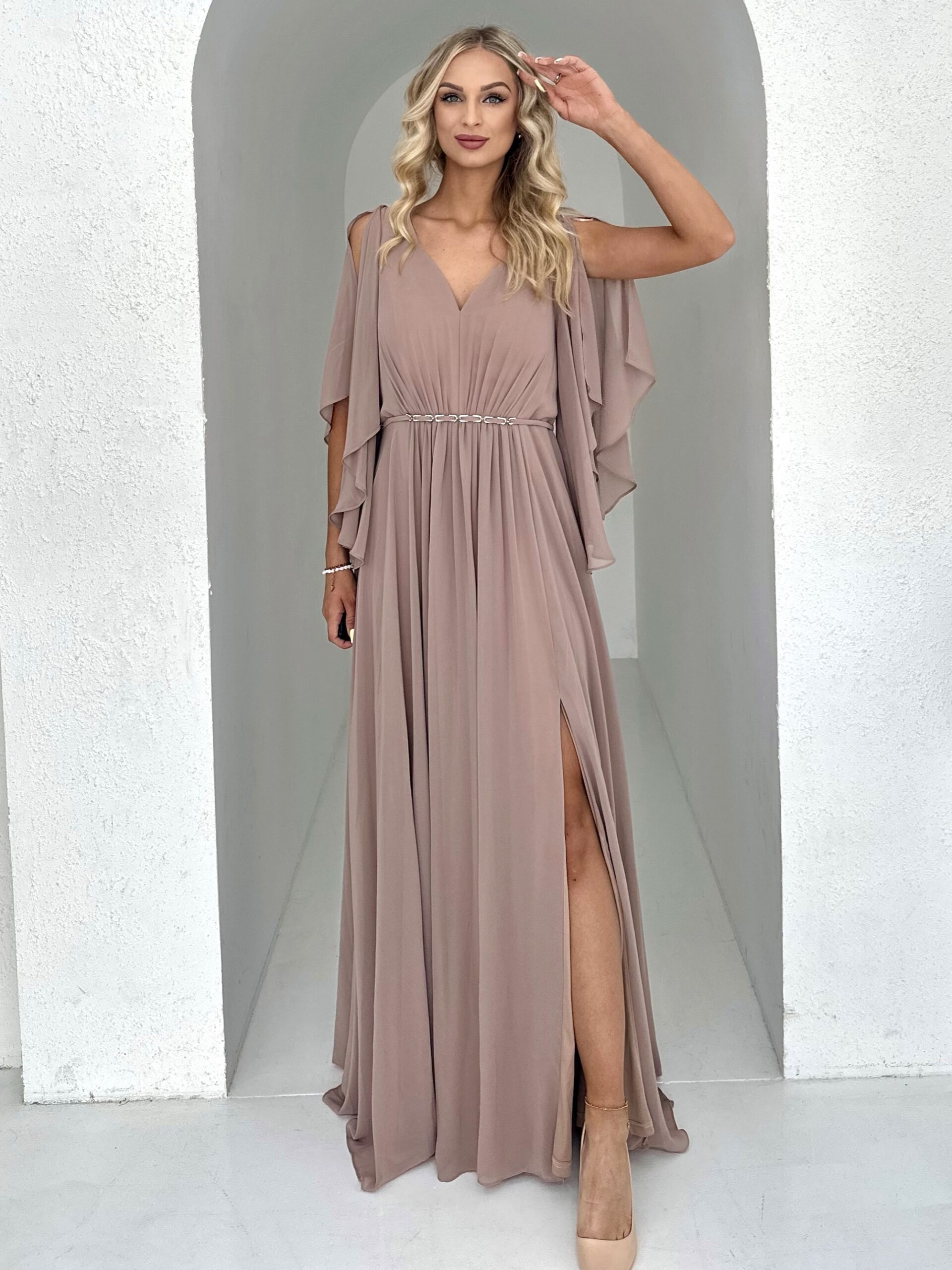 Sukienka Beżowa Nemi Z Rękawkiem