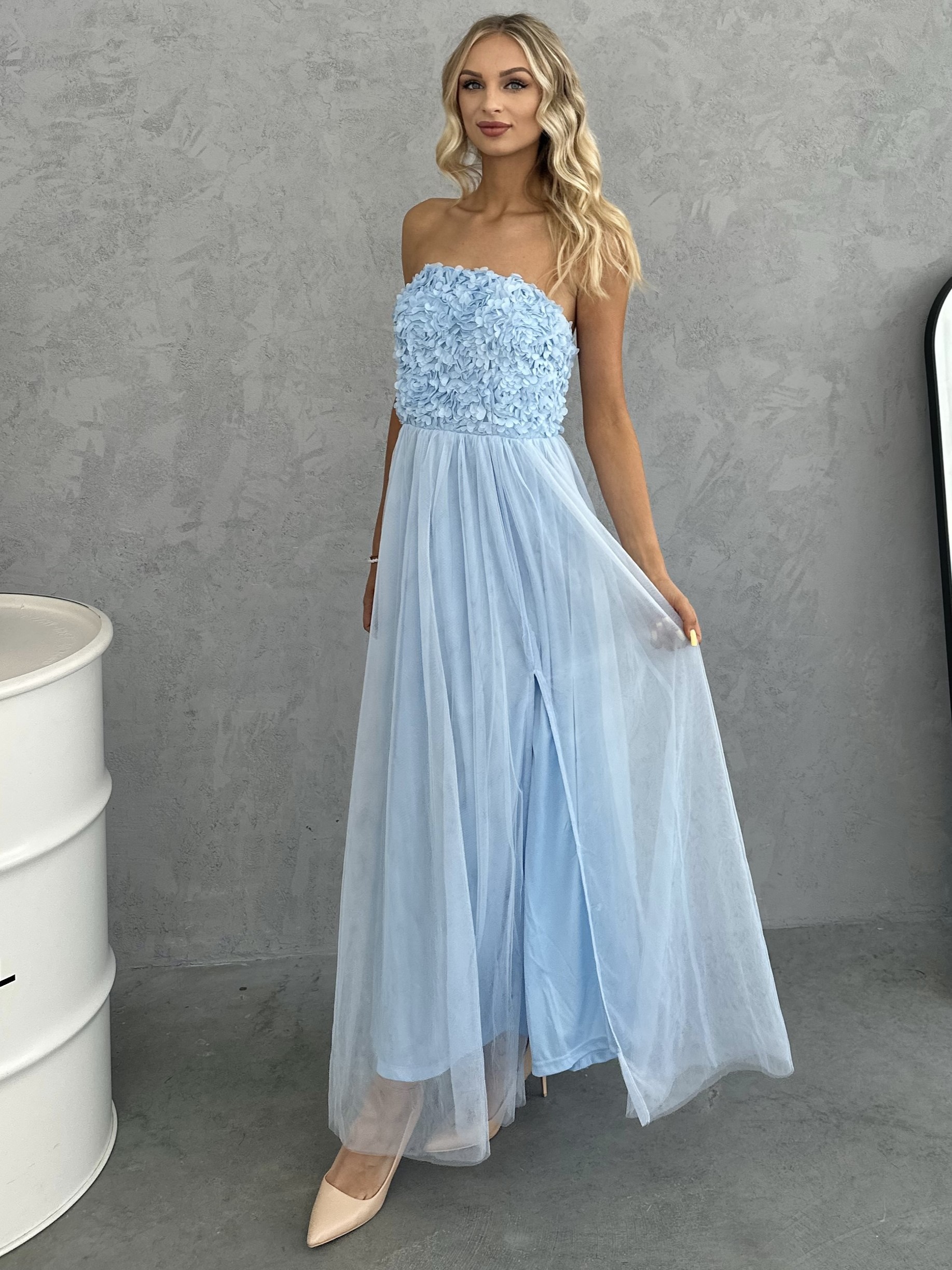 Sukienka Maxi Tiulowa Z Kwiatami Kobis Błękitna