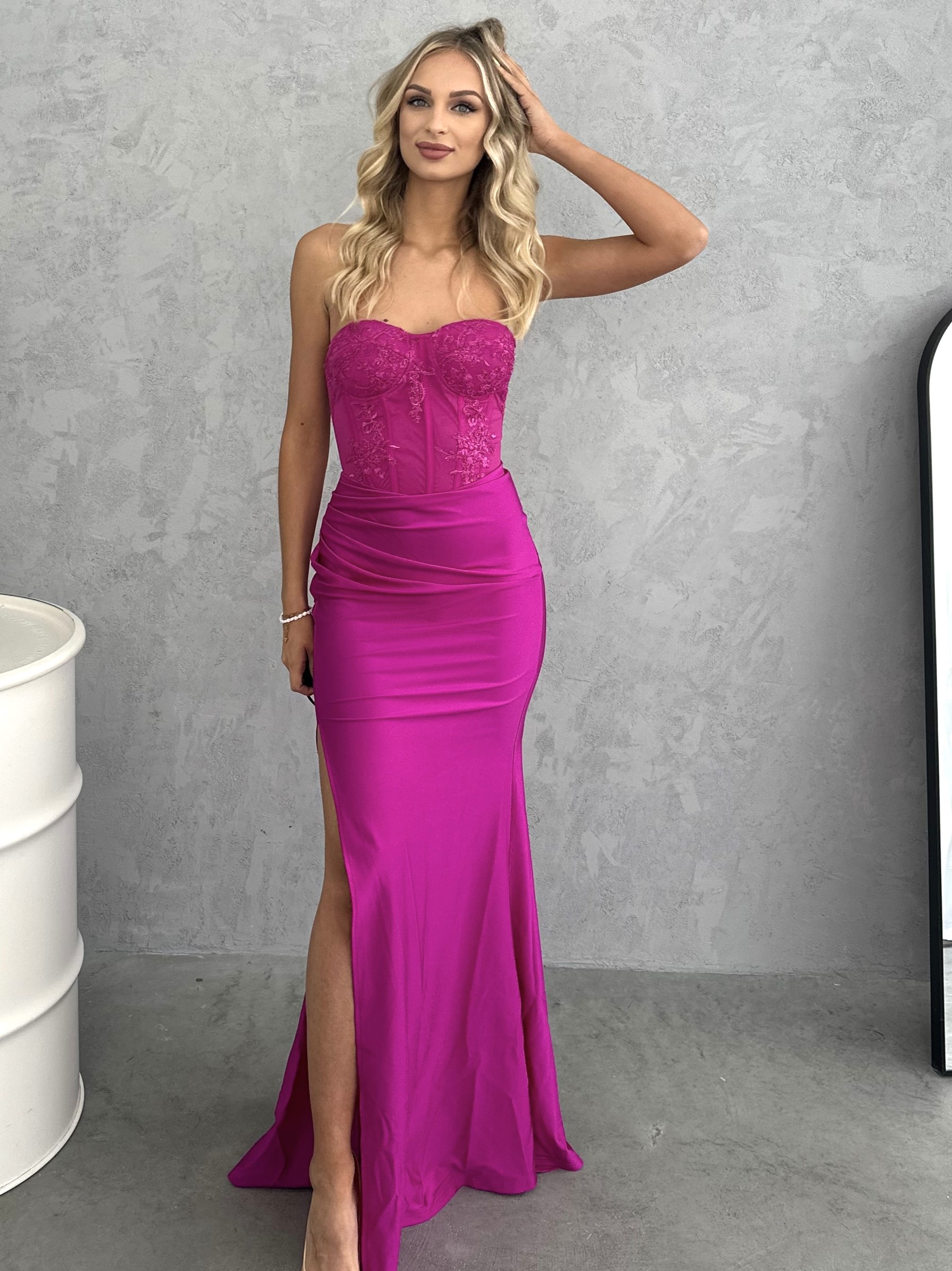 Sukienka Amarantowa z Gorsetem Dopasowana Isabella