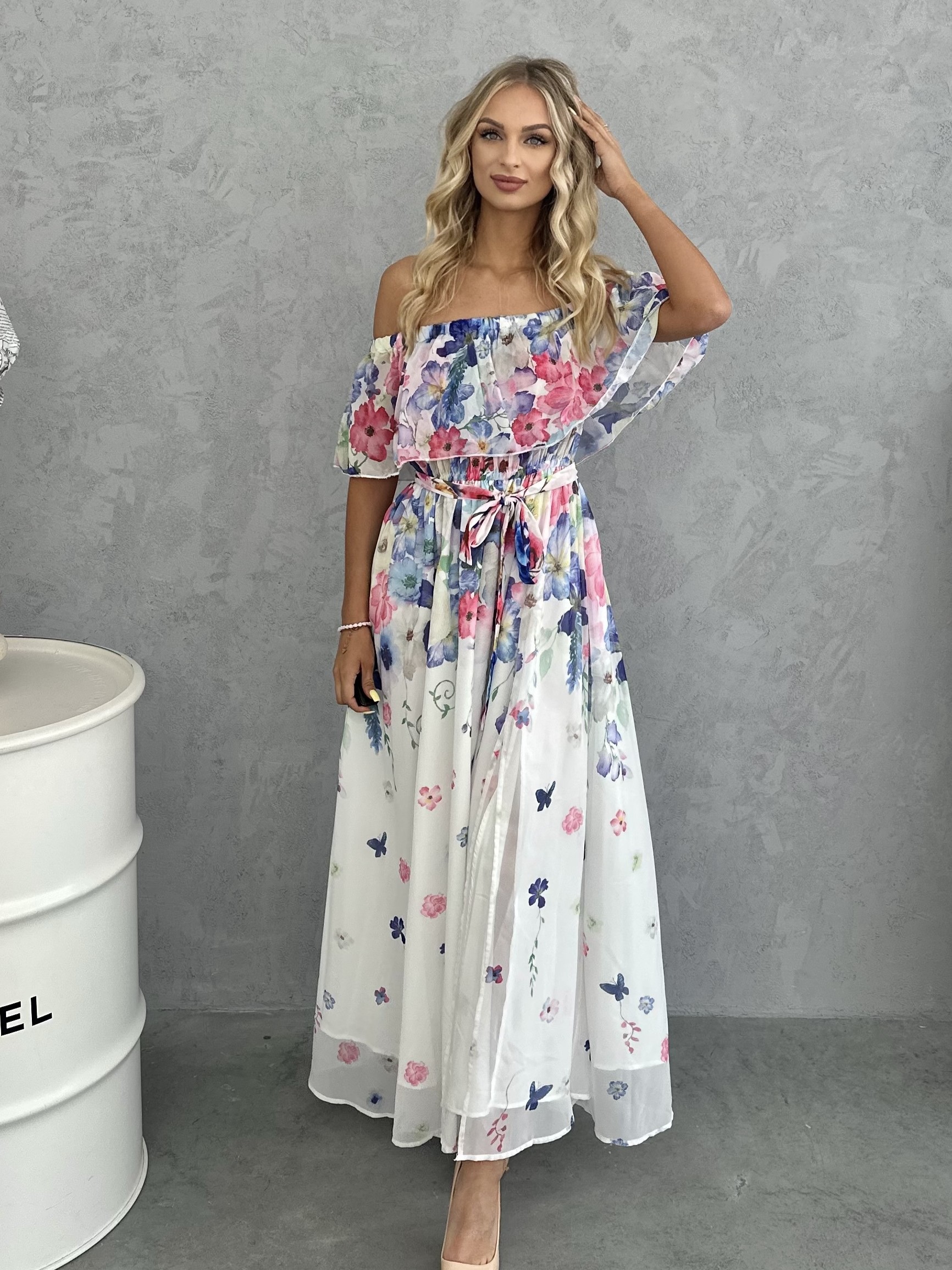 Sukienka Maxi Zwiewna Roselle Biała W Niebieskie Kwiaty