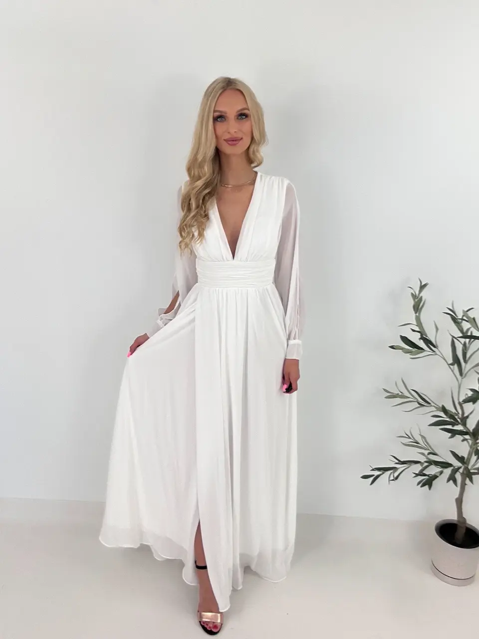 Biała długa sukienka boho