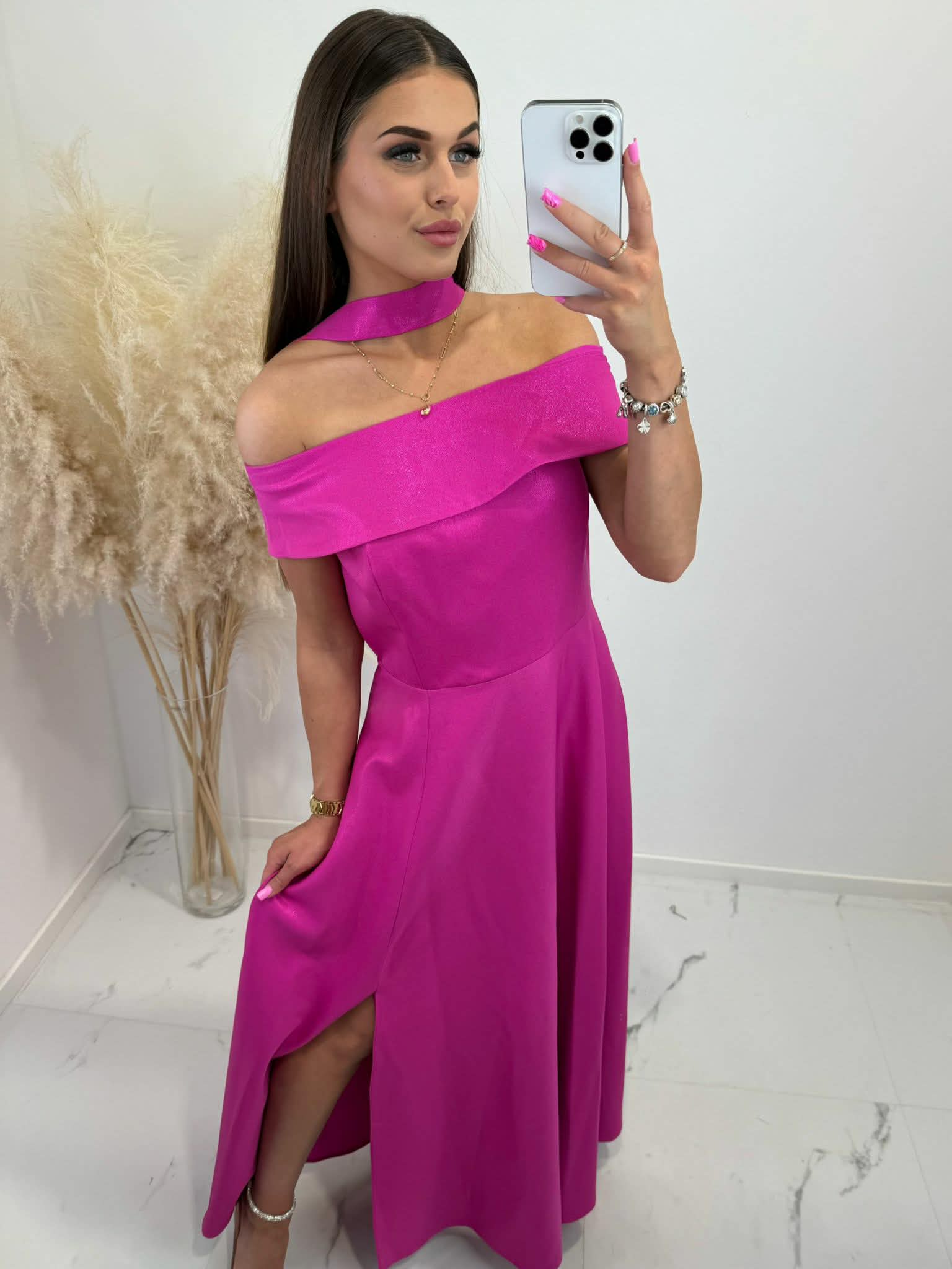 Sukienki na każdą okazję – eleganckie i stylowe modele 117 Sukienka Maxi Plus Size Gładka Malika Fuksja