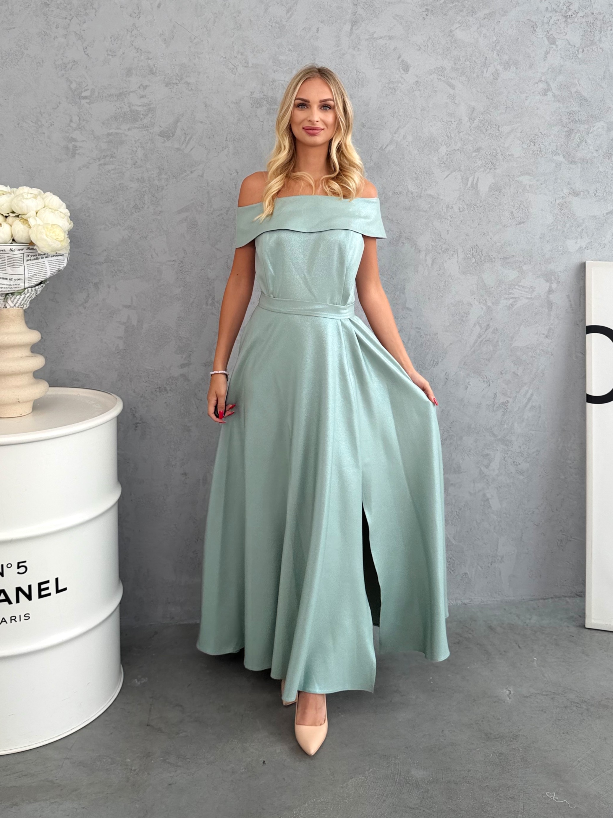 Sukienka Maxi Plus Size Gładka Malika Szałwia