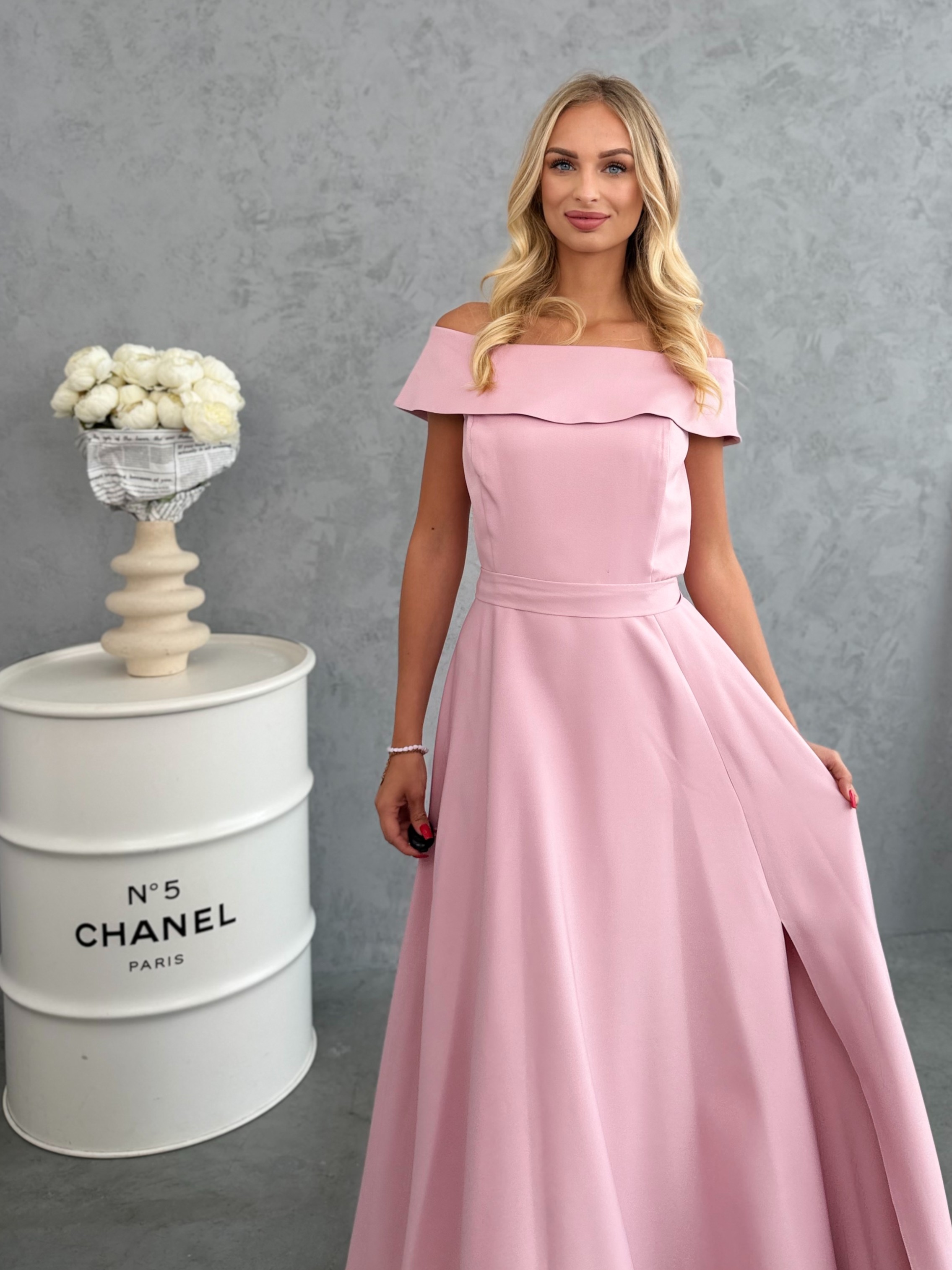 Sukienka Maxi Plus Size Gładka Malika Pudrowy Róż 5 Sukienka Maxi Plus Size Gładka Malika Pudrowy Róż - obrazek 5