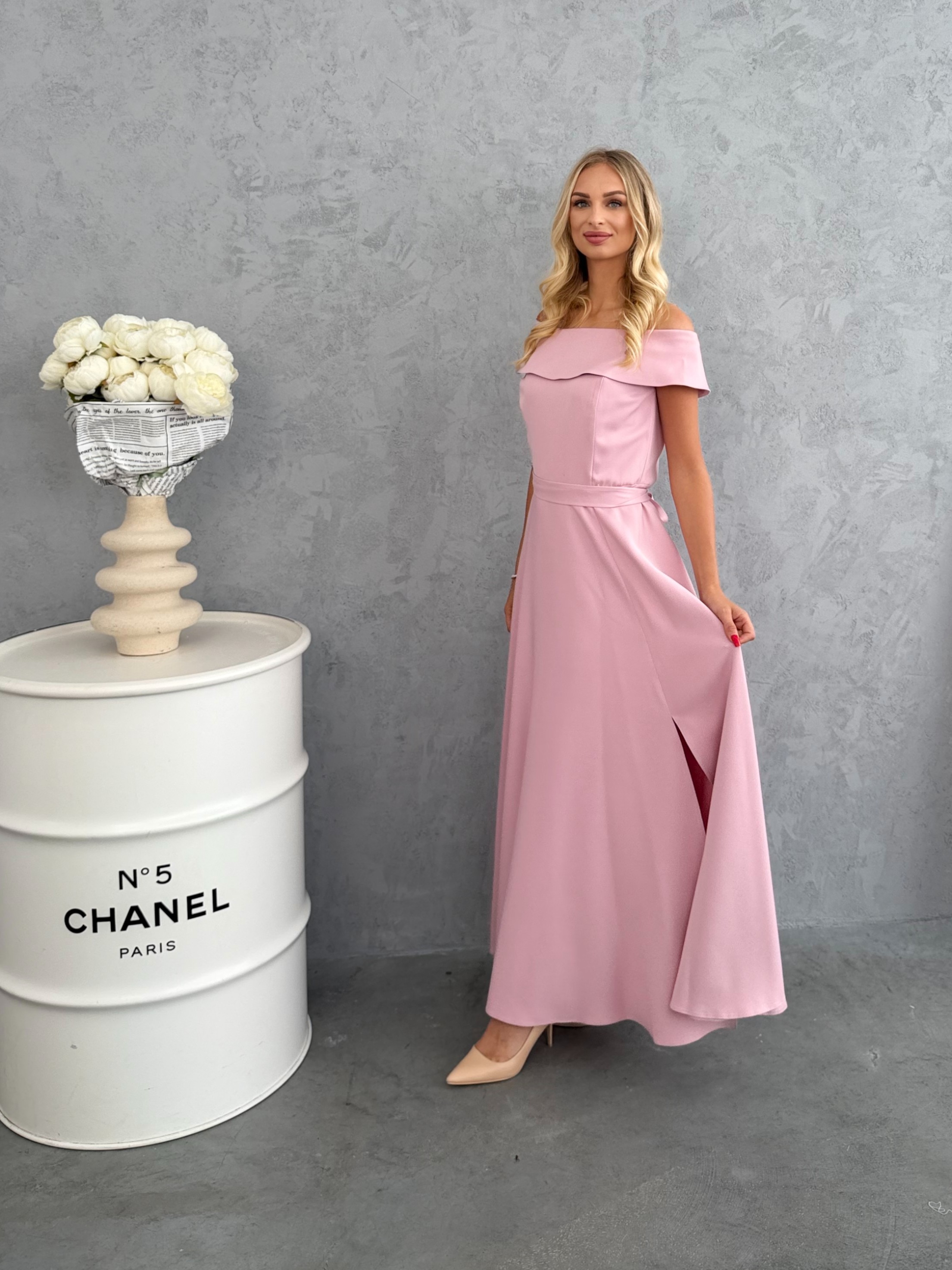 Sukienka Maxi Plus Size Gładka Malika Pudrowy Róż 3 Sukienka Maxi Plus Size Gładka Malika Pudrowy Róż - obrazek 3