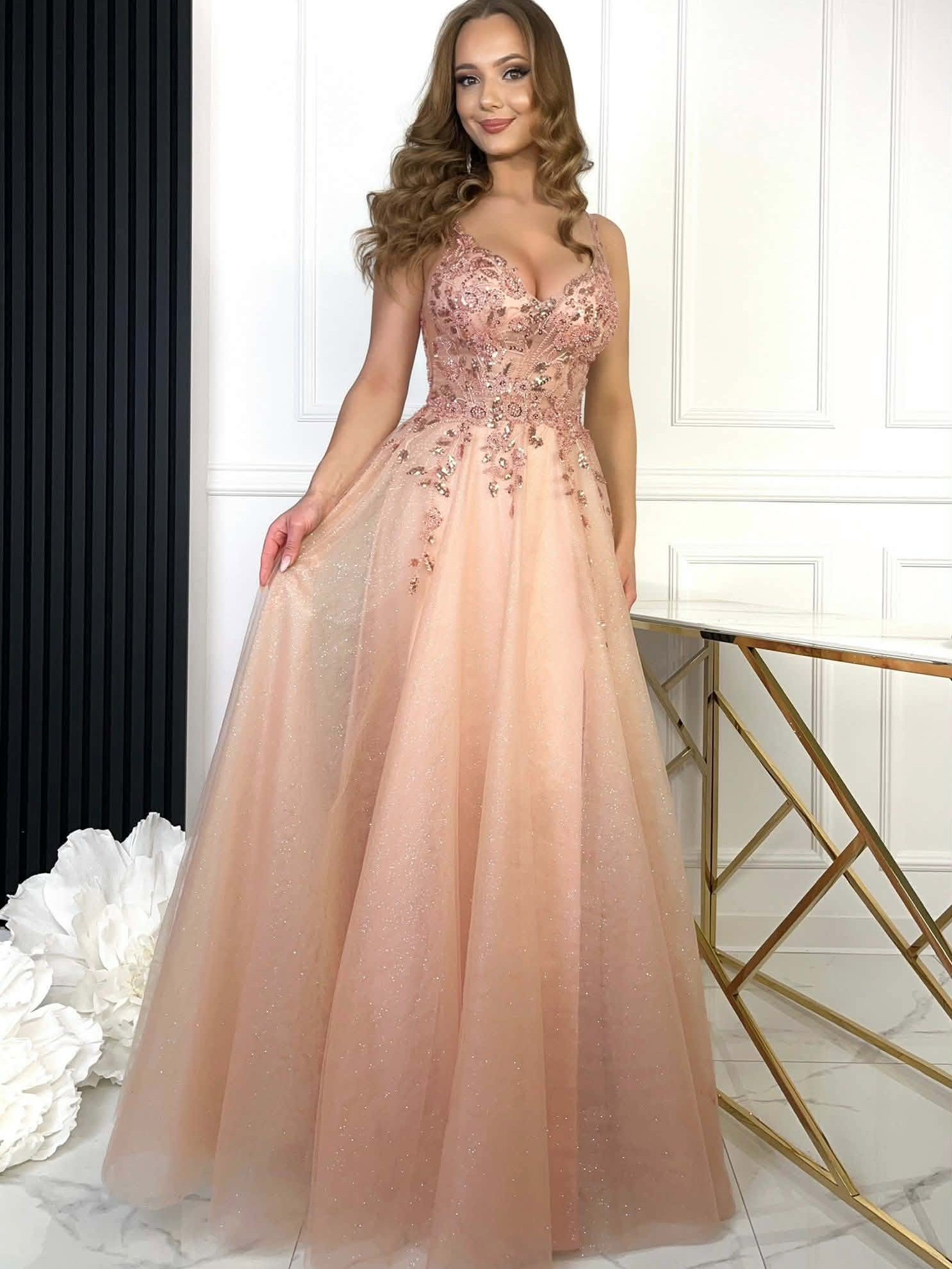 Sukienka Tiulowa Na Ramiączkach Fererro Rose Gold